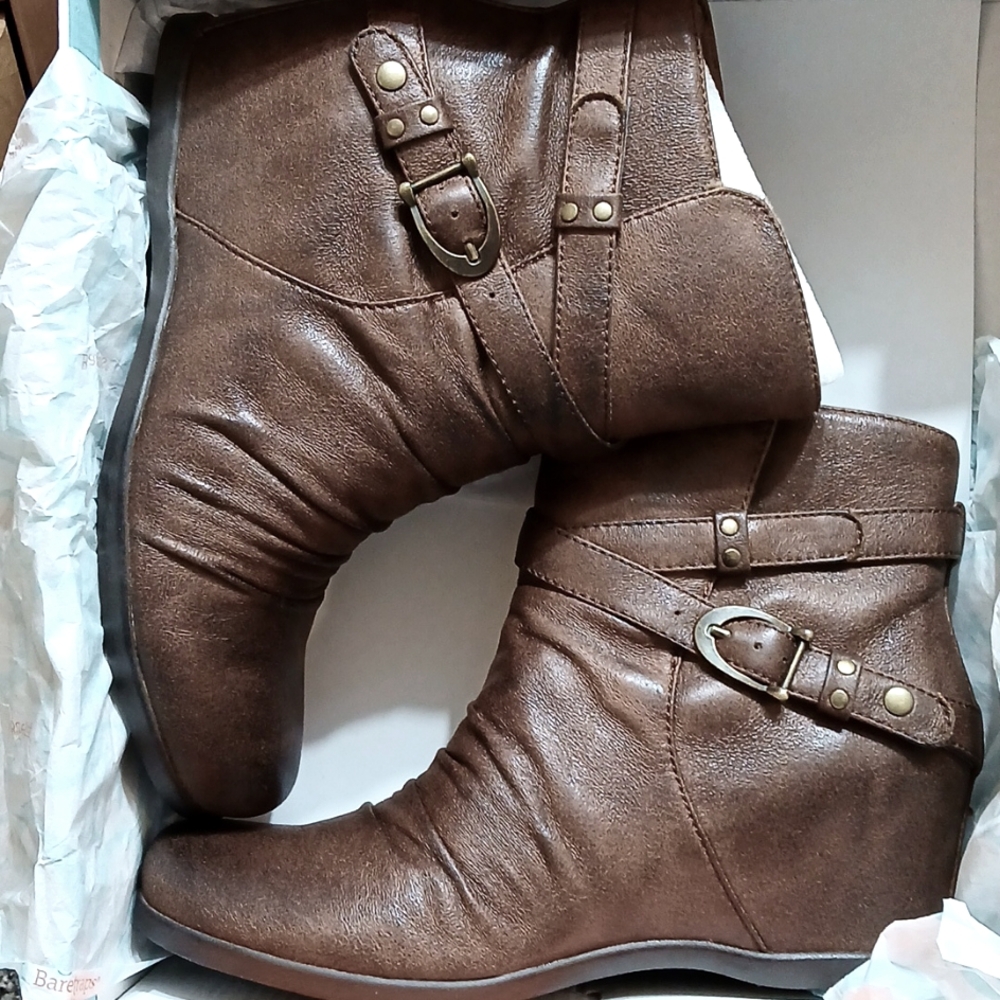 NIB Bare Baretraps Ankle Boots sz 6